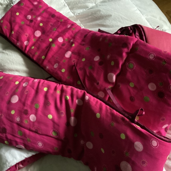 LAMBS & IVY DEEP PINK & WHITE BUTTERFLY THEMED PAD INSIDE/ OUTSIDE OF BED - Picture 5 of 15